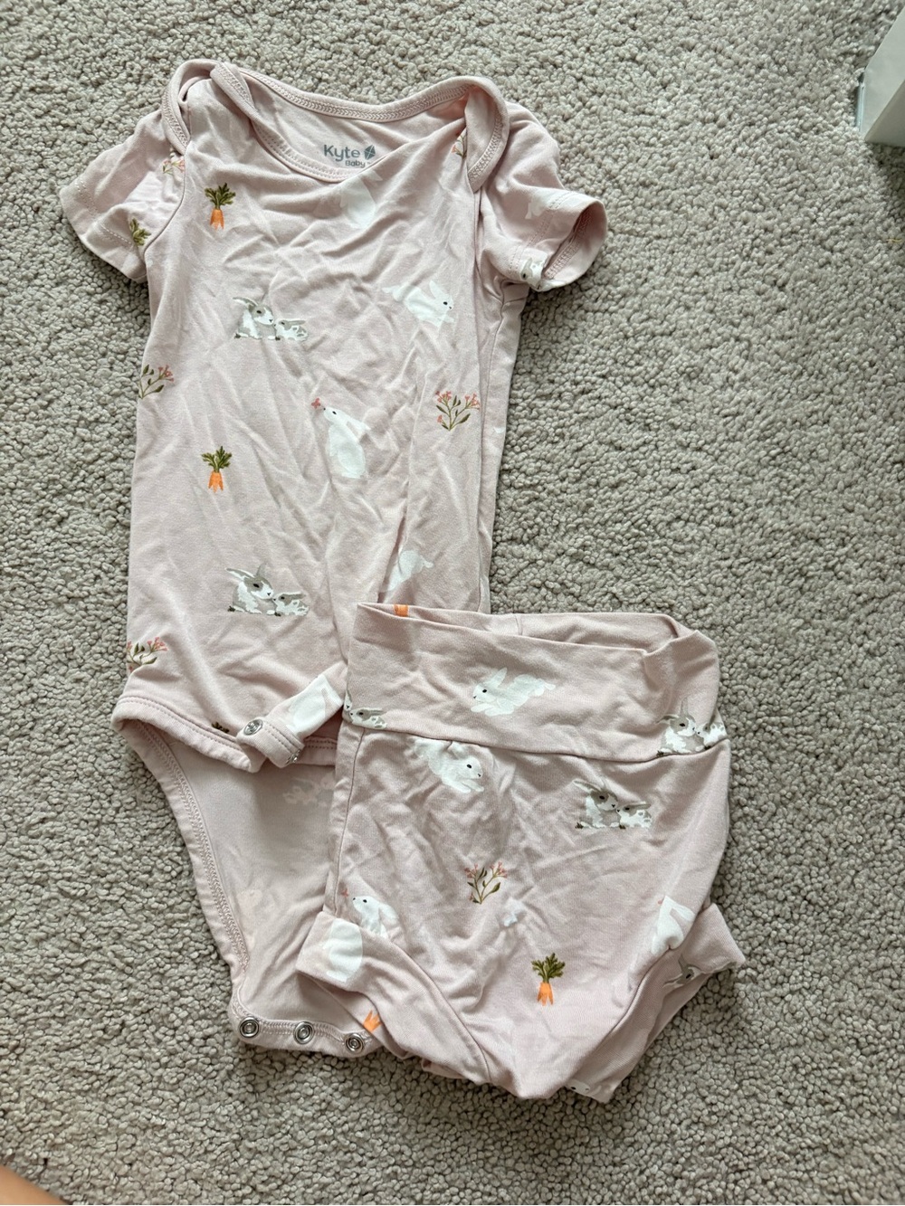 Kyte baby 3-6 blush rabbit ss bodysuit and bummies